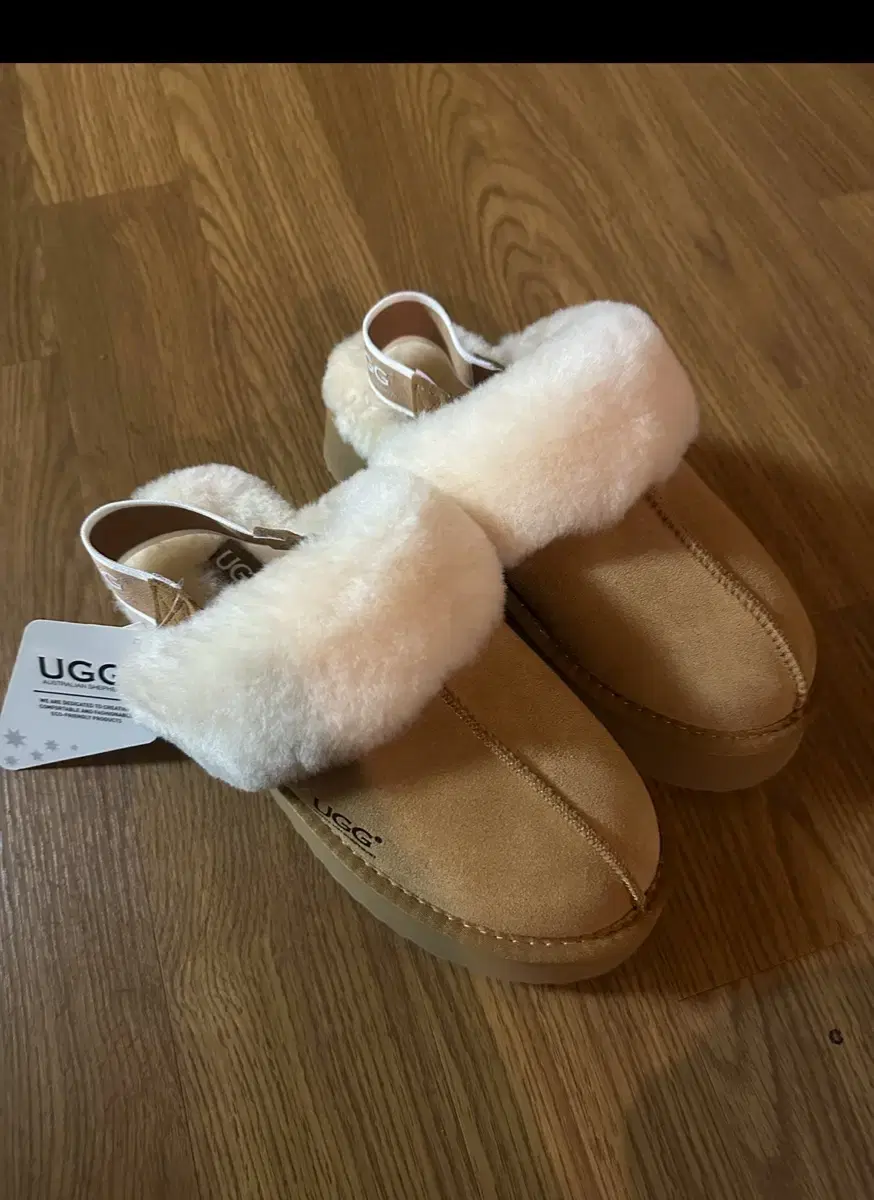 UGG 플랫폼 슬리퍼 240